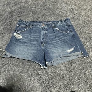 Lightly worn No boundaries distressed shorts